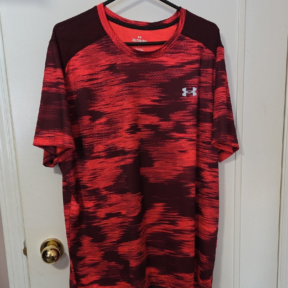 Under Armour Men's Red and Black Short Sleeve Tee